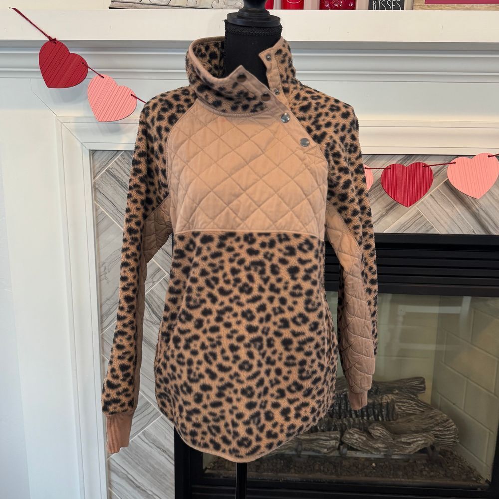Abercrombie & Fitch Leopard Print Fleece Pullover with Quilted Detail Half-Zip‎